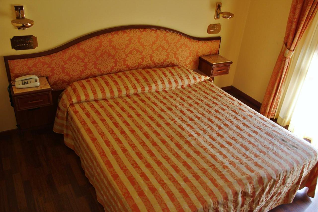 Hotel Valdaso ペダーゾ エクステリア 写真