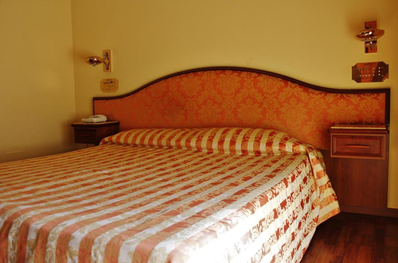 Hotel Valdaso ペダーゾ エクステリア 写真