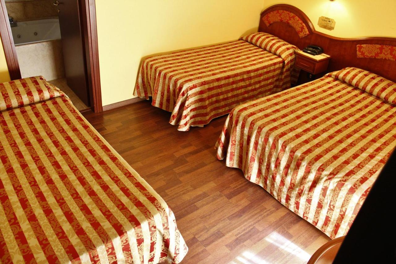 Hotel Valdaso ペダーゾ エクステリア 写真